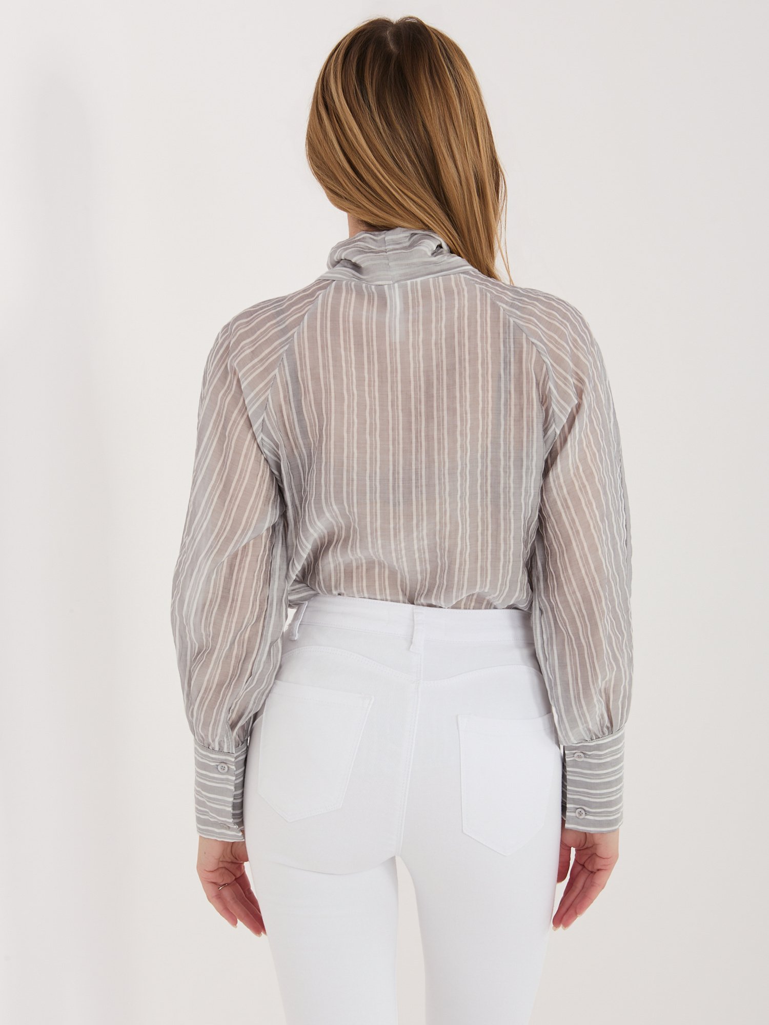 Lengvi subtiliai dryžuoti marškiniai su kaklo kaspinu "DELANCY" pilka - Image 5