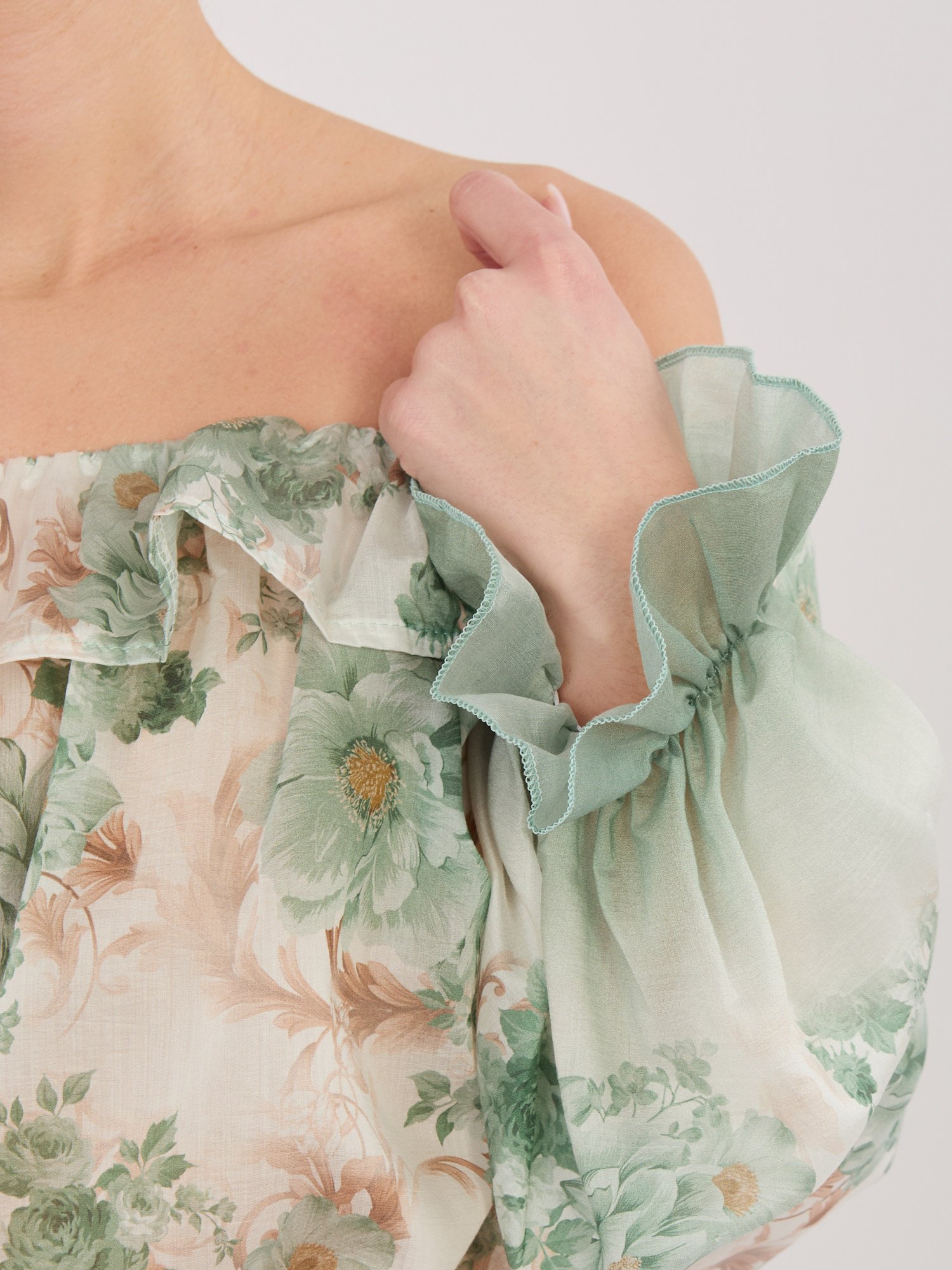 Elegantiška palaidinė atvirais pečiais su gėlių raštu "PEONY" žalia - Image 4