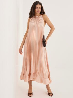 Grakšti lengvai krintanti plisuota maxi suknelė atvirais pečiais "NORIELE" persikų