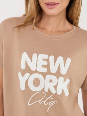 Alternative view of Marškinėliai trumpomis rankovėmis su "teddy bear" stiliaus užrašu "NEW YORK CITY" smėlio