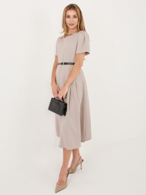 Alternative view of Klasikinio silueto midi ilgio suknelė su klostėmis ir diržu "ORELIA" tamsi smėlio