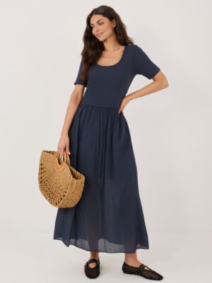 Maxi suknelė su prigludusiu viršumi ir lengvai krintančiu sijonu "RENNU" tamsi mėlyna