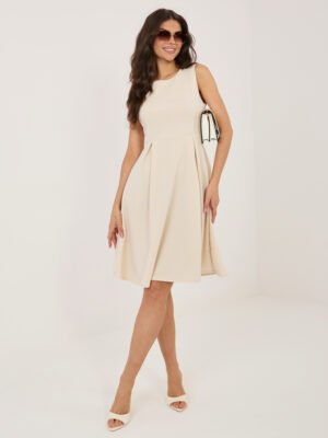 Elegantiška klasikinio silueto platėjanti suknelė be rankovių "KALINA" šviesi smėlio