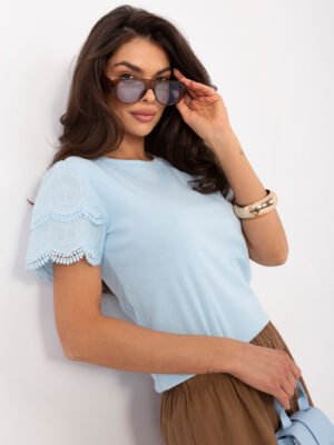 Tampri medvilninė palaidinė su ažūrinėmis detalėmis ant rankovių "MIGLO" šviesi mėlyna