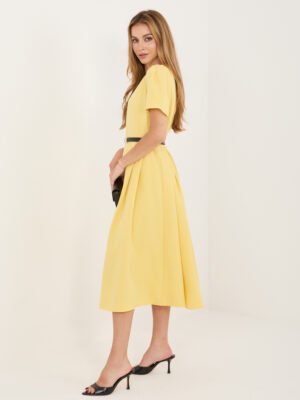 Alternative view of Klasikinio silueto midi ilgio suknelė su klostėmis ir diržu "ORELIA" geltona